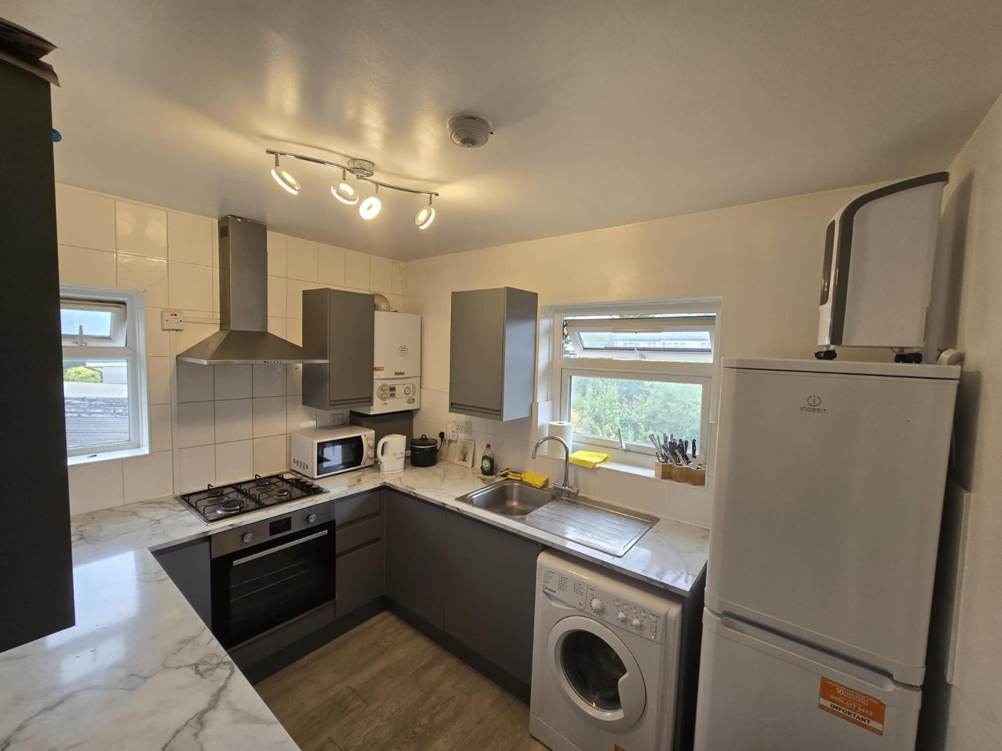 L'Auberge Close Syon Lane Station And Heathrow لندن المظهر الخارجي الصورة