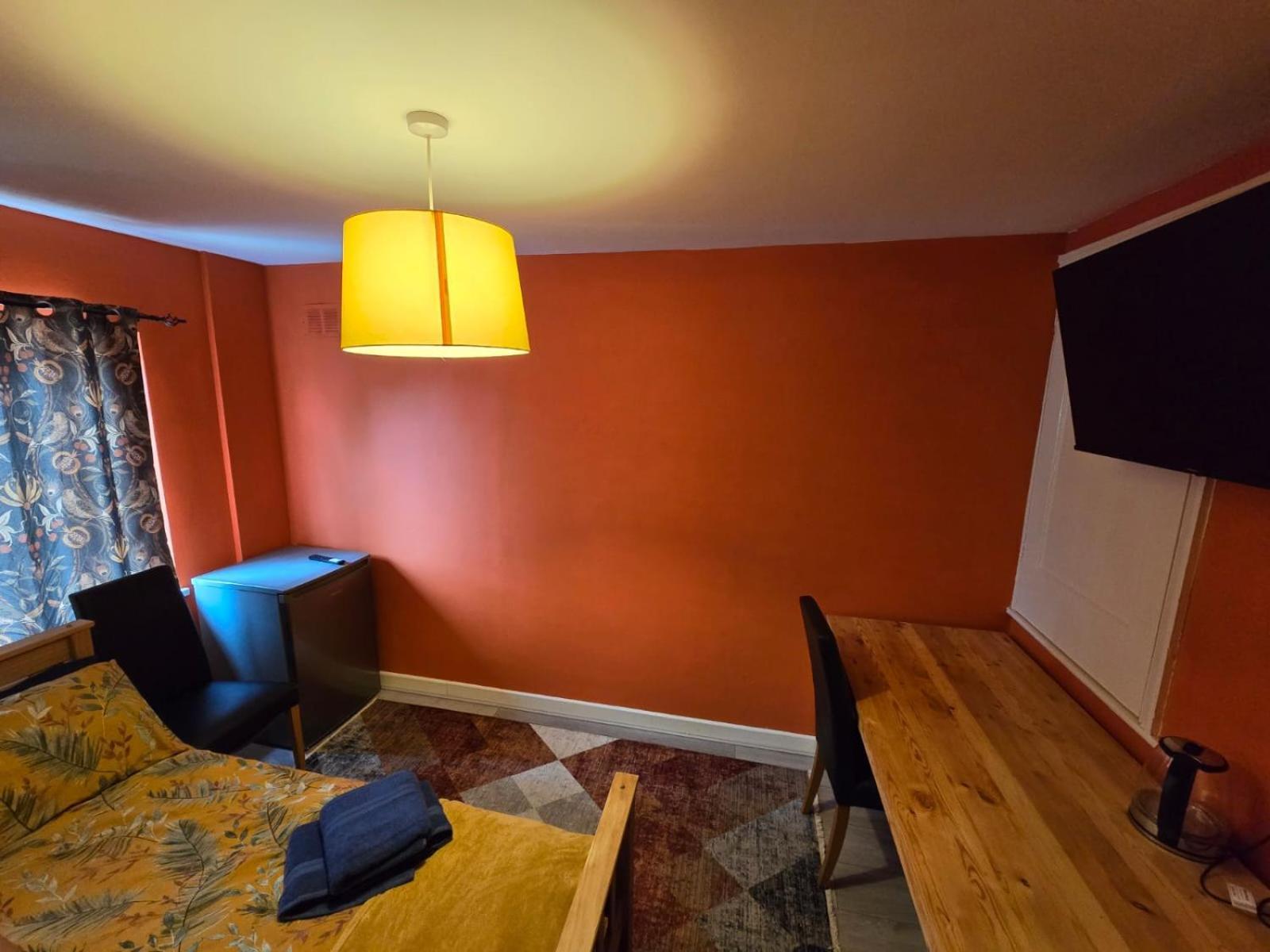 L'Auberge Close Syon Lane Station And Heathrow لندن المظهر الخارجي الصورة